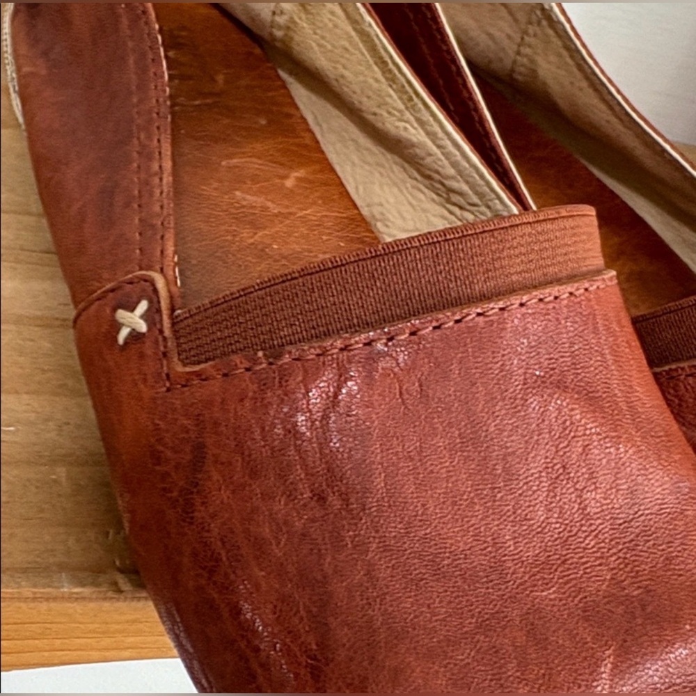 Frye Melanie Cognac Brown Scrunched Leather Slip-On Flats 9 - Picture 4 of 15